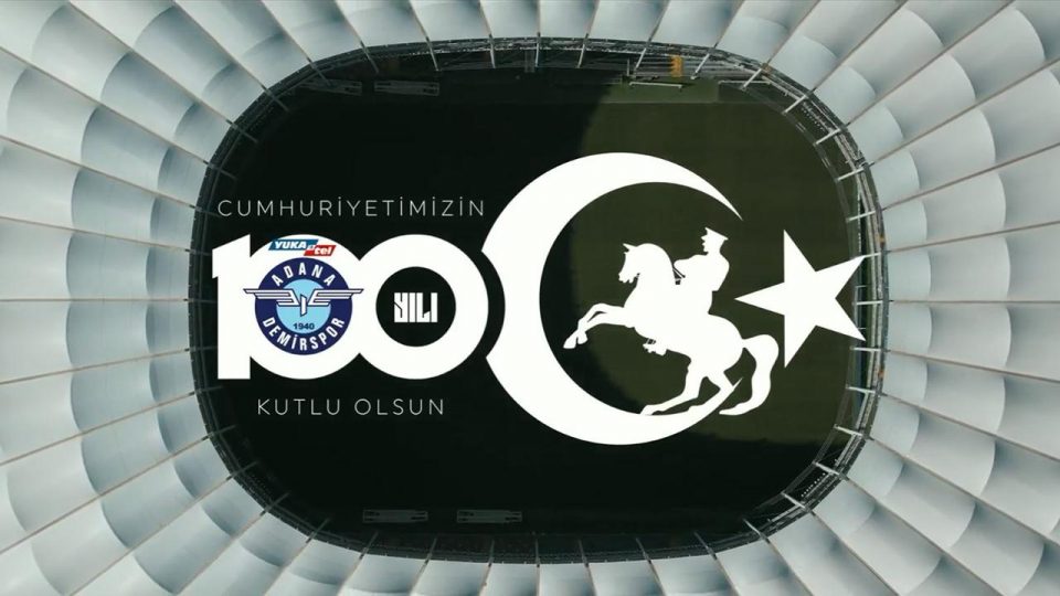 Adana Demirsporlu futbolculardan “Cumhuriyet valsi”